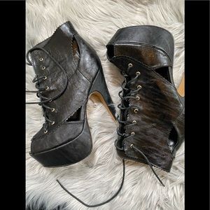 C Label Cutout Bootees Heels